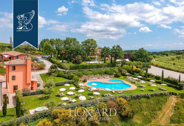 Image No.9-33 Bed Farmhouse for sale