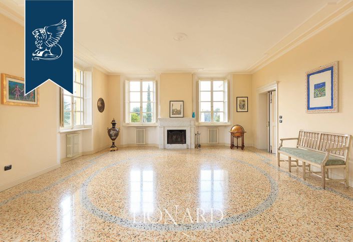 Image No.13-8 Bed Villa for sale