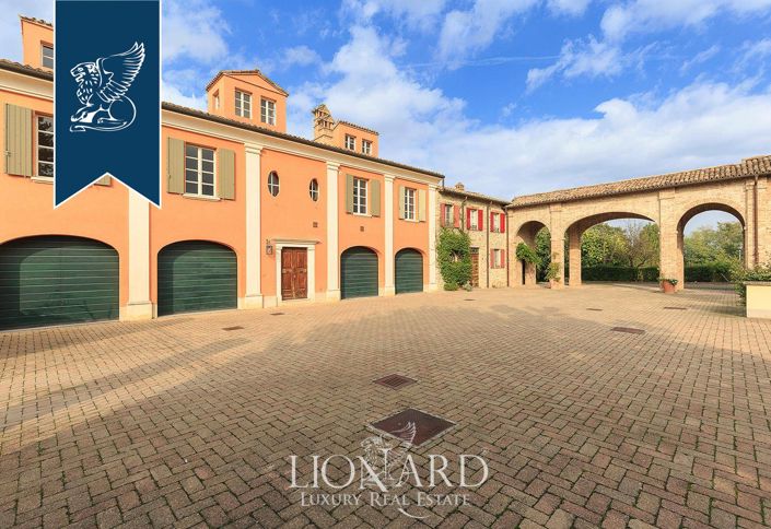 Image No.28-8 Bed Villa for sale