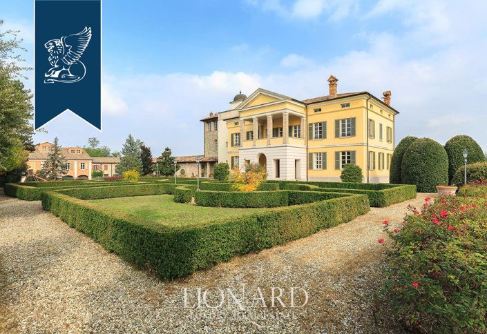 Image No.9-8 Bed Villa for sale