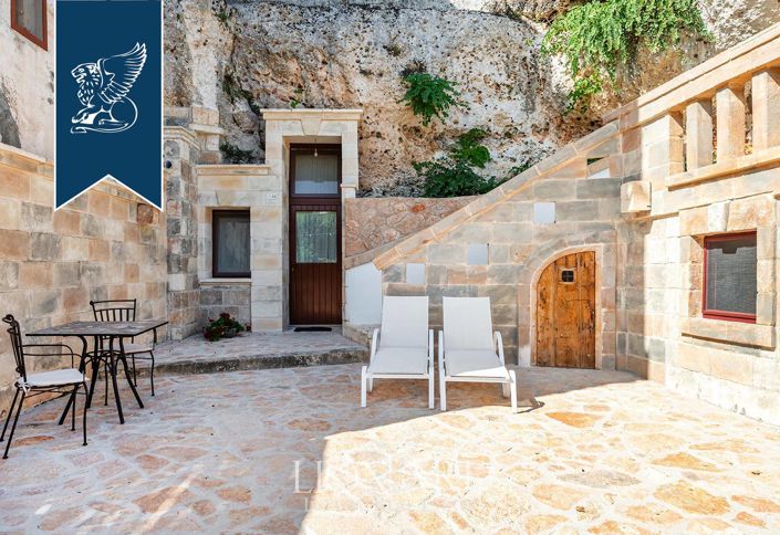 Image No.12-16 Bed Country House for sale