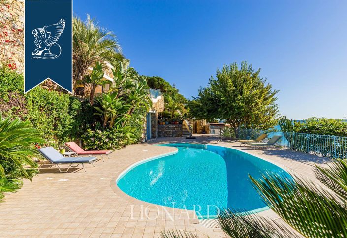 Image No.14-8 Bed Villa for sale