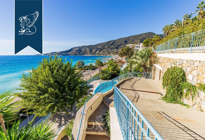 Image No.18-8 Bed Villa for sale