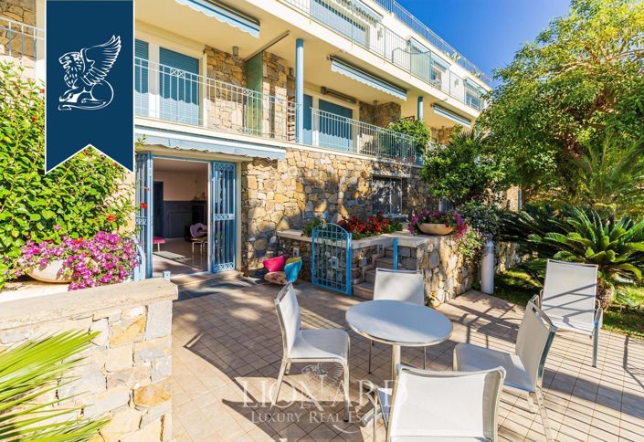 Image No.25-8 Bed Villa for sale