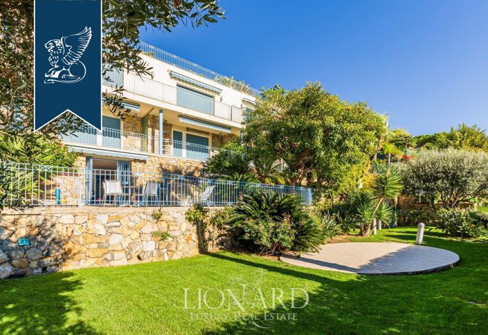 Image No.26-8 Bed Villa for sale