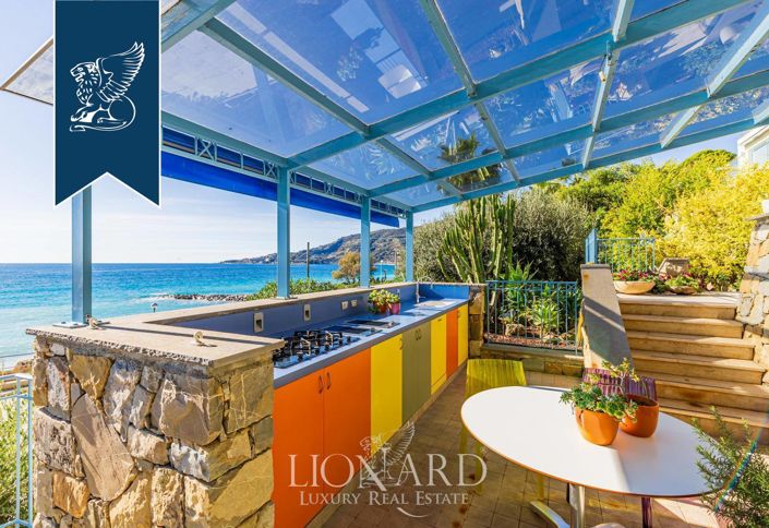 Image No.35-8 Bed Villa for sale