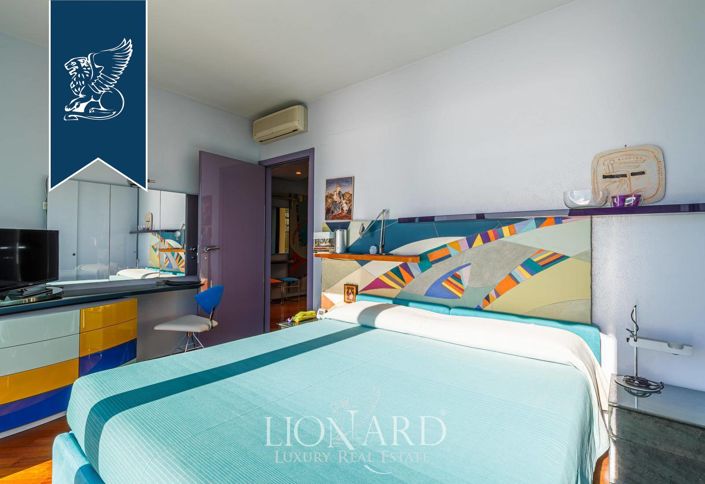 Image No.48-8 Bed Villa for sale