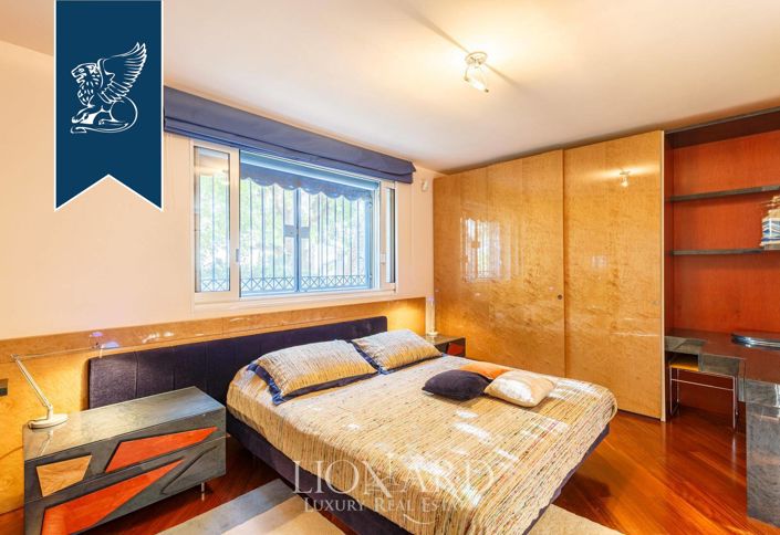 Image No.54-8 Bed Villa for sale