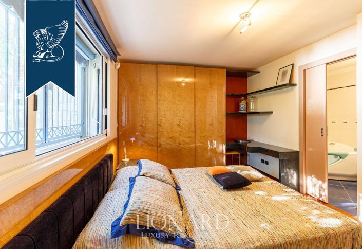 Image No.55-8 Bed Villa for sale