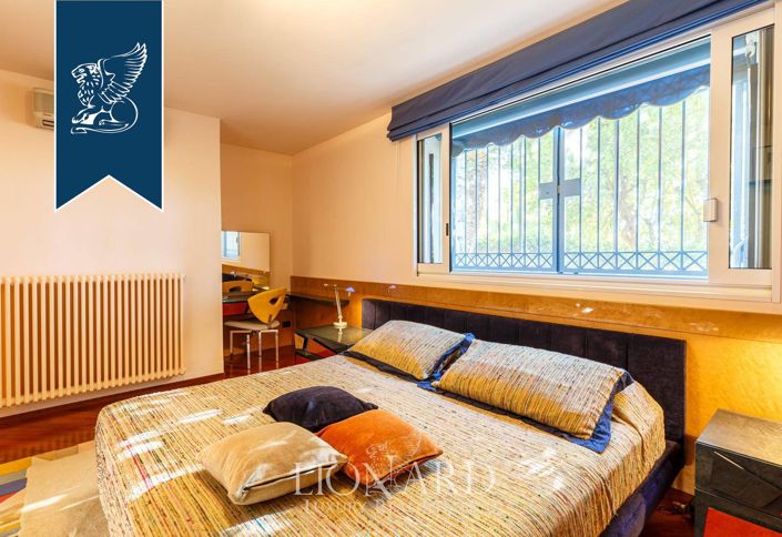 Image No.56-8 Bed Villa for sale