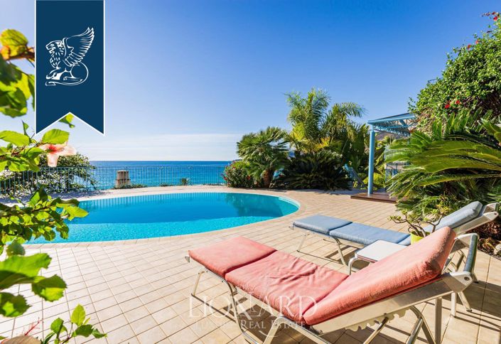 Image No.9-8 Bed Villa for sale