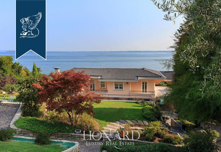 Image No.17-2 Bed Villa for sale