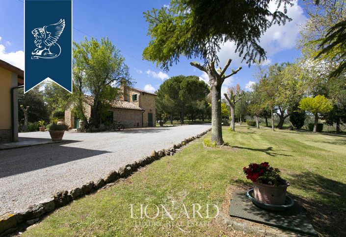 Image No.19-Ferme de 13 chambres à vendre à Montepulciano