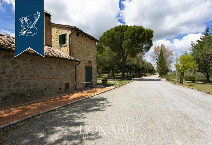 Image No.22-Ferme de 13 chambres à vendre à Montepulciano