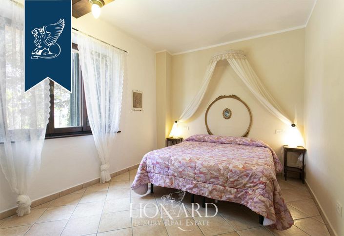 Image No.34-Ferme de 13 chambres à vendre à Montepulciano