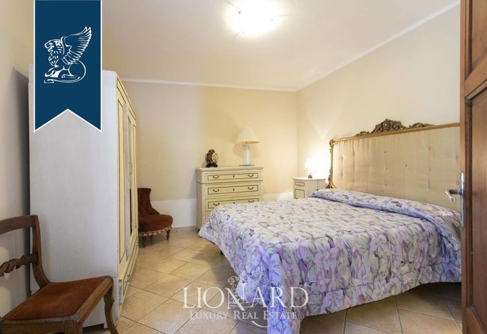 Image No.35-Ferme de 13 chambres à vendre à Montepulciano