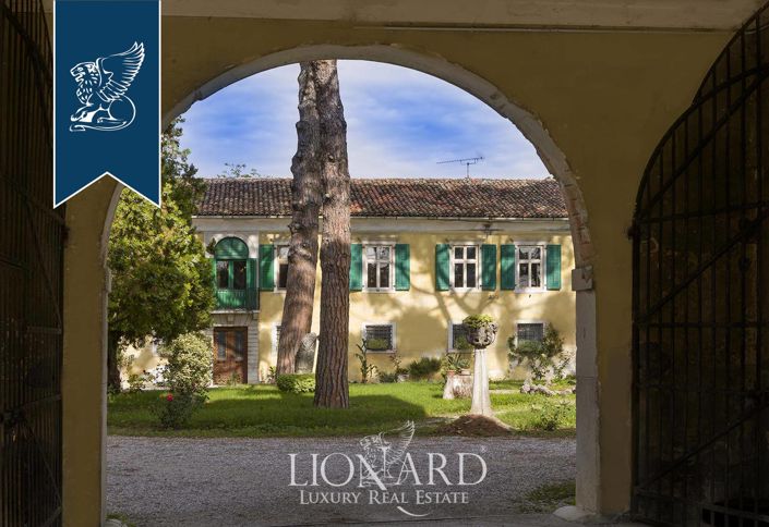 Image No.12-8 Bed Villa for sale