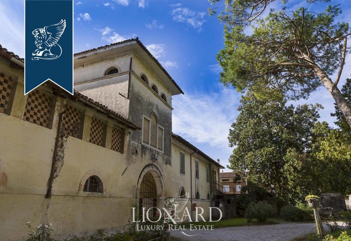 Image No.4-8 Bed Villa for sale