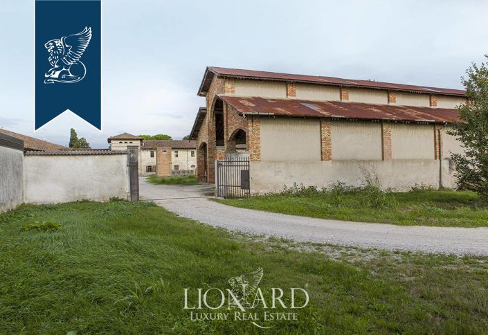 Image No.44-8 Bed Villa for sale