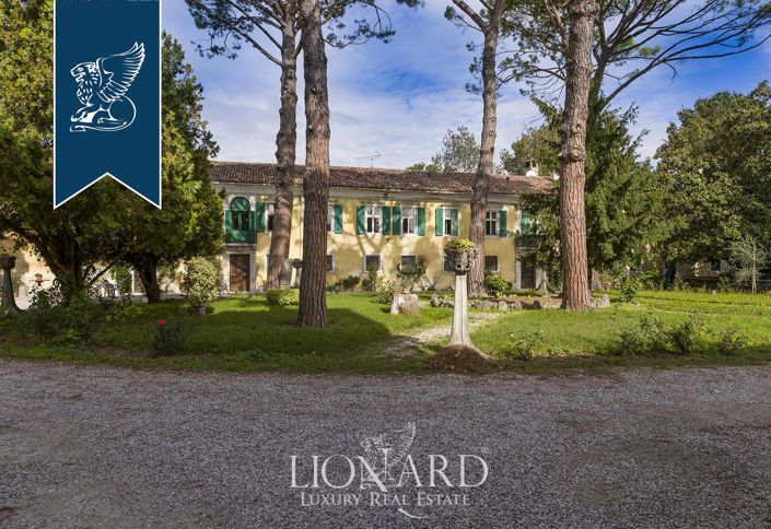 Image No.5-8 Bed Villa for sale