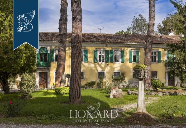 Image No.6-8 Bed Villa for sale