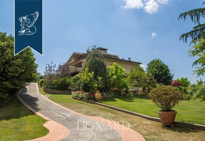 Image No.2-7 Bed Villa for sale