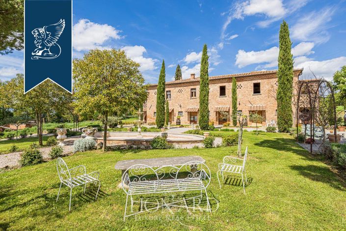 Image No.17-16 Bed Villa for sale