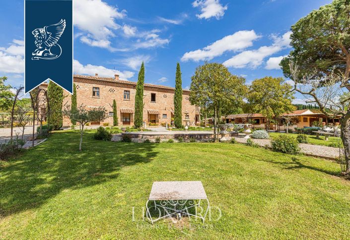 Image No.20-16 Bed Villa for sale