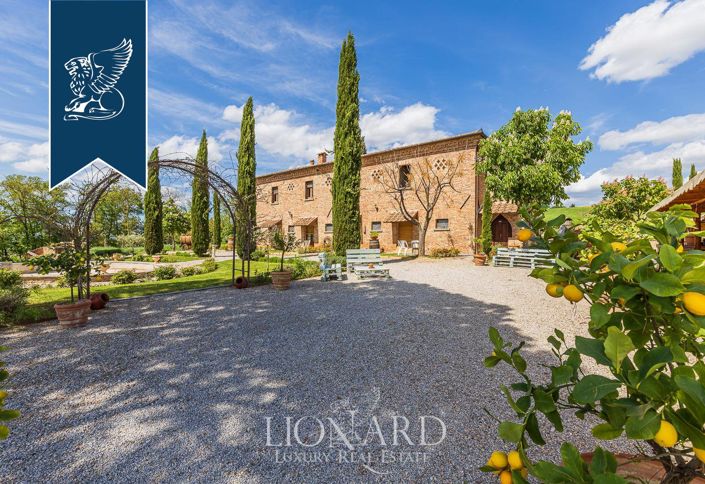 Image No.28-16 Bed Villa for sale