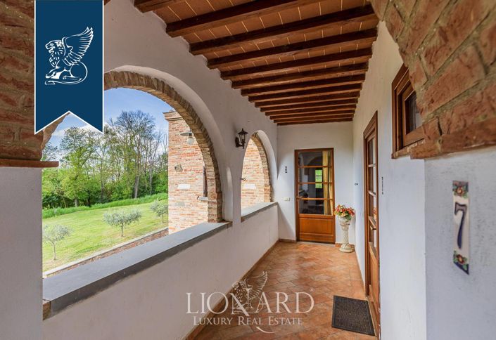 Image No.52-16 Bed Villa for sale