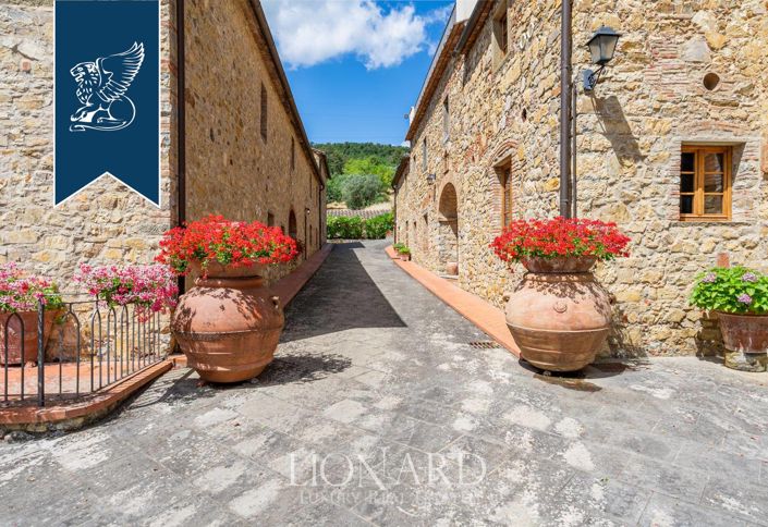 Image No.20-15 Bed Farmhouse for sale