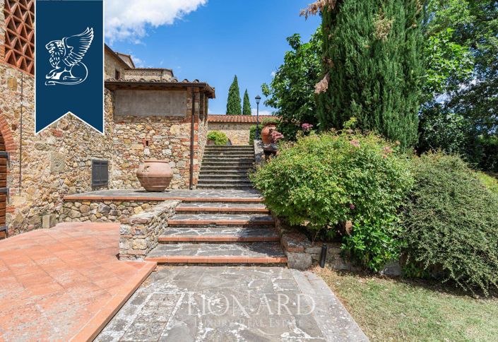 Image No.26-15 Bed Farmhouse for sale