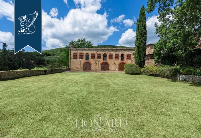 Image No.40-15 Bed Farmhouse for sale