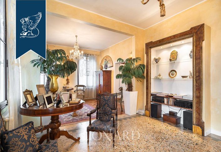 Image No.18-5 Bed Villa for sale