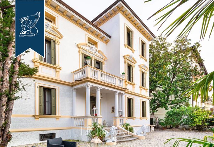 Image No.2-5 Bed Villa for sale