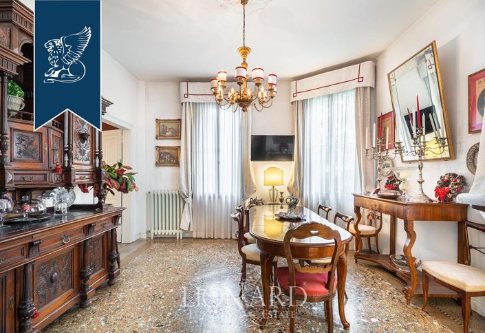 Image No.27-5 Bed Villa for sale