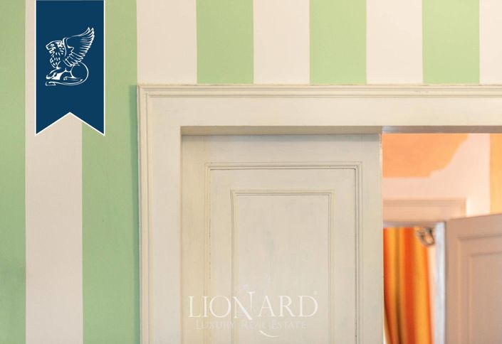 Image No.42-5 Bed Villa for sale