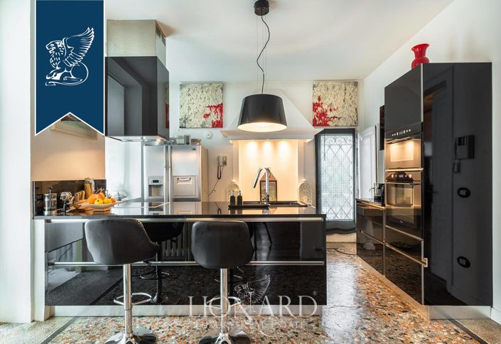 Image No.49-5 Bed Villa for sale