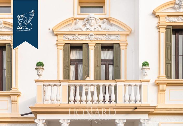 Image No.6-5 Bed Villa for sale