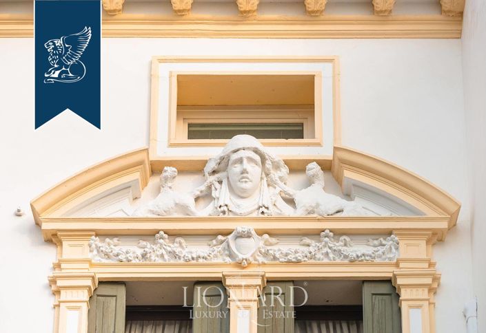 Image No.8-5 Bed Villa for sale