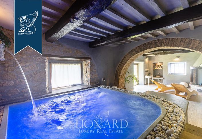 Image No.18-20 Bed Farmhouse for sale