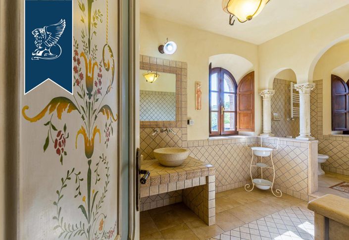 Image No.27-20 Bed Farmhouse for sale