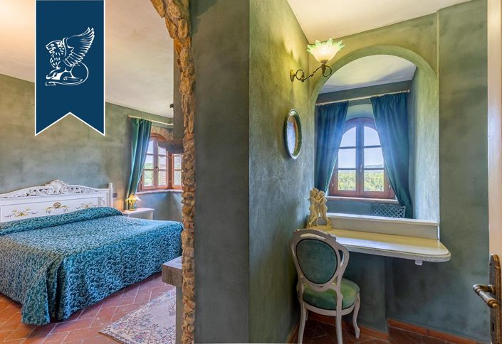 Image No.31-20 Bed Farmhouse for sale