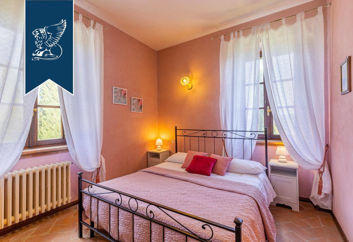 Image No.32-20 Bed Farmhouse for sale