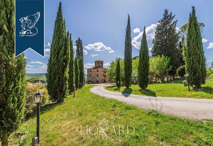 Image No.4-20 Bed Farmhouse for sale