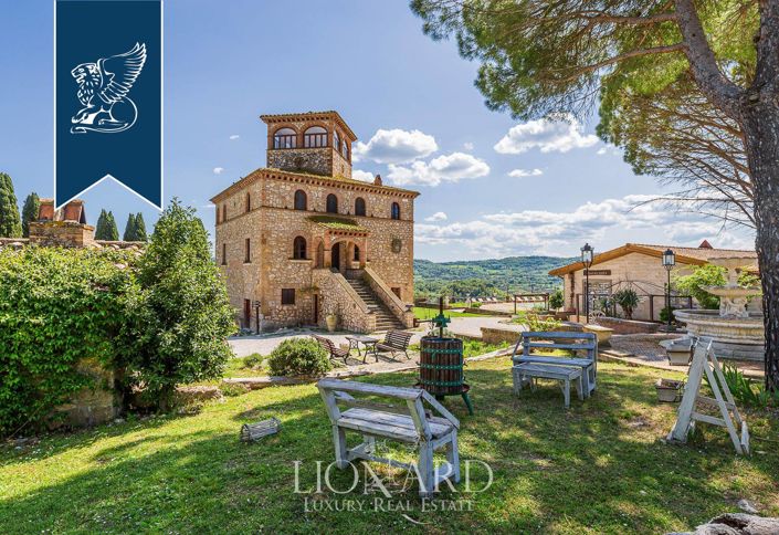 Image No.8-20 Bed Farmhouse for sale