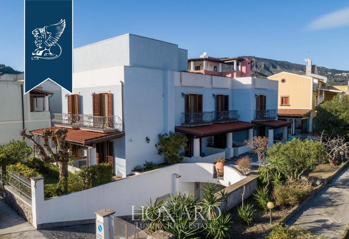 Image No.25-40 Bed Hotel for sale