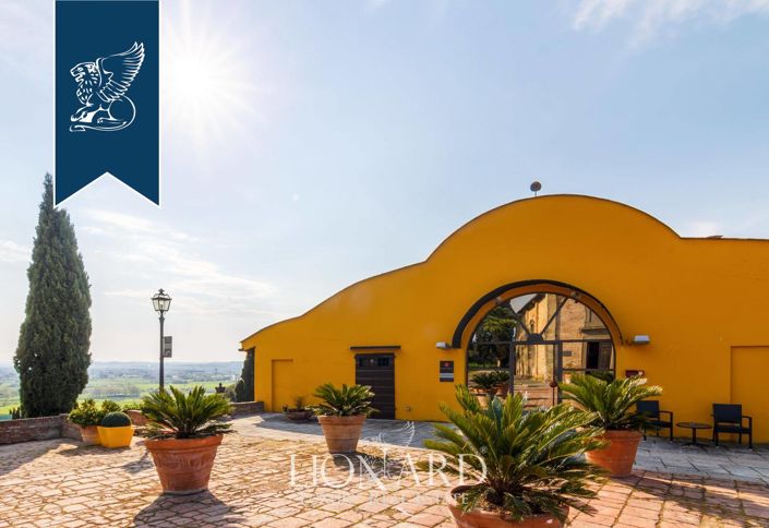 Image No.10-8 Bed Villa for sale