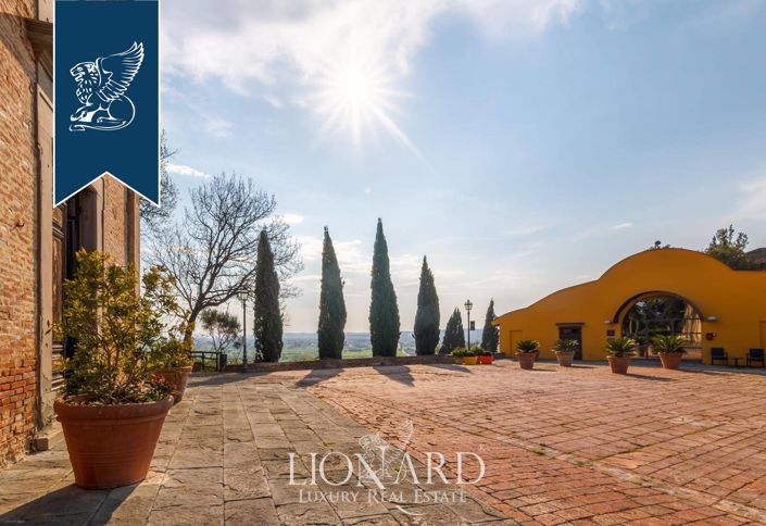 Image No.8-8 Bed Villa for sale