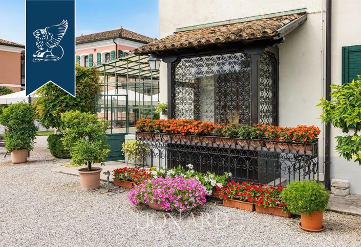 Image No.11-7 Bed Villa for sale